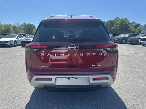 2023 Nissan Pathfinder SL 4WD
