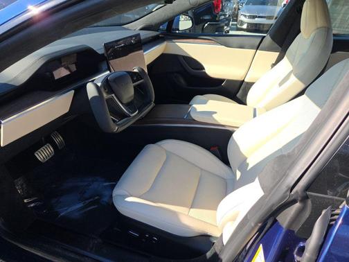 2022 Tesla Model S Base