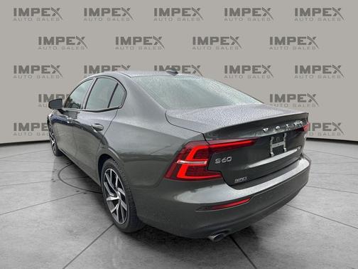 2020 Volvo S60 T6 Momentum