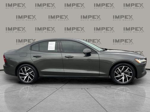 2020 Volvo S60 T6 Momentum