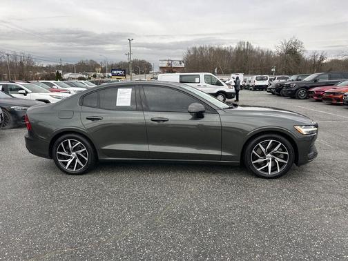 2020 Volvo S60 T6 Momentum