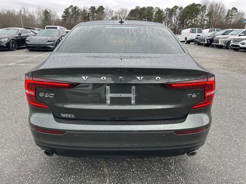 2020 Volvo S60 T6 Momentum