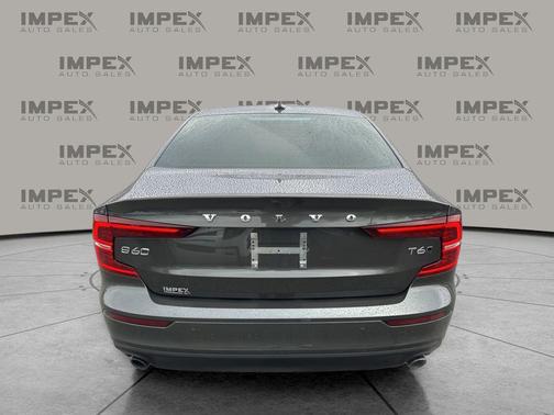 2020 Volvo S60 T6 Momentum