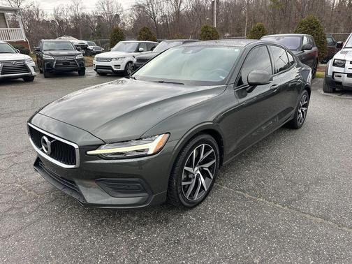 2020 Volvo S60 T6 Momentum