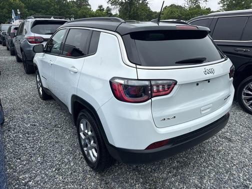 Bright White Clearcoat 2025 Jeep Compass Limited