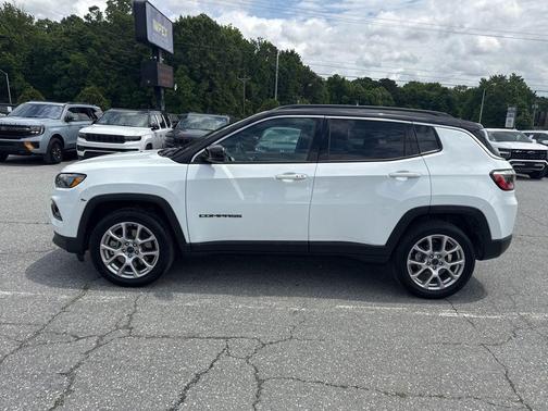 Bright White Clearcoat 2025 Jeep Compass Limited