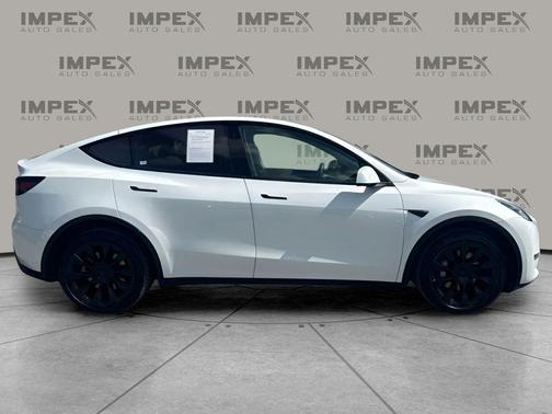 Pearl White Multi-Coat 2022 Tesla Model Y Long Range Dual Motor All-Wheel Drive