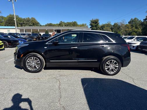 Stellar Black Metallic 2021 Cadillac XT5 Premium Luxury