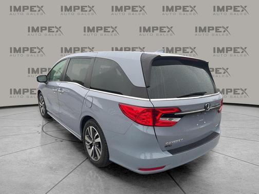 Sonic Gray Pearl 2023 Honda Odyssey Touring