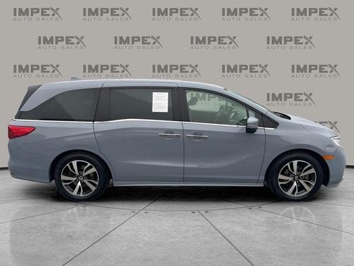 Sonic Gray Pearl 2023 Honda Odyssey Touring