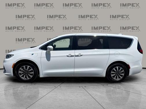 2022 Chrysler Pacifica Hybrid Touring L