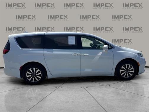 2022 Chrysler Pacifica Hybrid Touring L