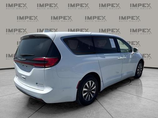 2022 Chrysler Pacifica Hybrid Touring L