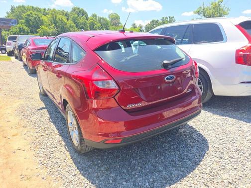 RUBY RED 2013 Ford Focus SE