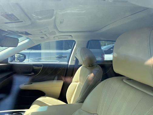 Eminent White Pearl 2018 Lexus LS 500h Base