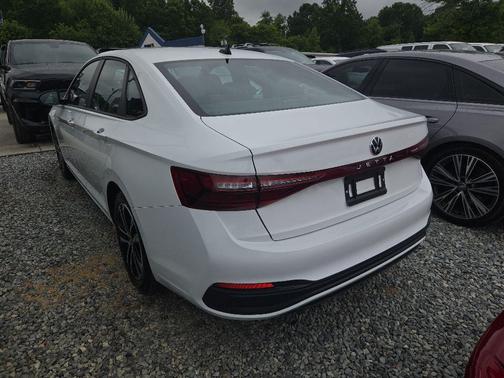 Pure White 2025 Volkswagen Jetta 1.5T Sport