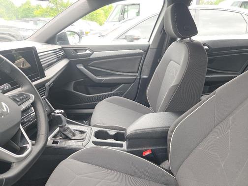 Pure White 2025 Volkswagen Jetta 1.5T Sport