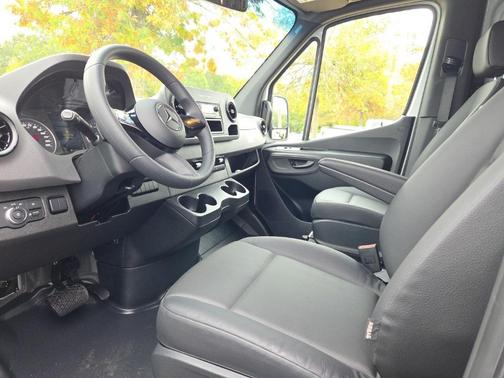 2025 Mercedes-Benz Sprinter 2500 High Roof