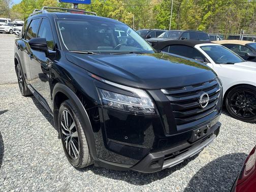 2023 Nissan Pathfinder Platinum 4WD