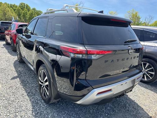 2023 Nissan Pathfinder Platinum 4WD