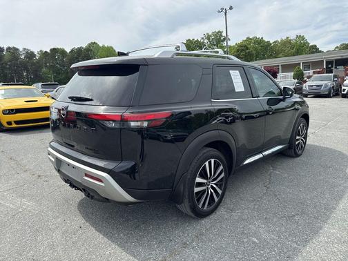 Super Black 2023 Nissan Pathfinder Platinum 4WD
