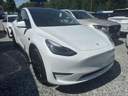Pearl White Multi-Coat 2024 Tesla Model Y Long Range Dual Motor All-Wheel Drive