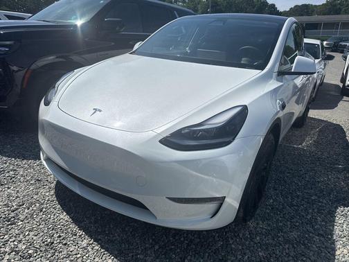 Pearl White Multi-Coat 2024 Tesla Model Y Long Range Dual Motor All-Wheel Drive