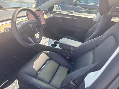 Pearl White Multi-Coat 2024 Tesla Model Y Long Range Dual Motor All-Wheel Drive