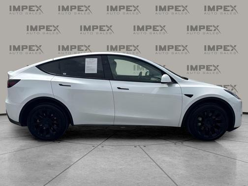 Pearl White Multi-Coat 2024 Tesla Model Y Long Range Dual Motor All-Wheel Drive