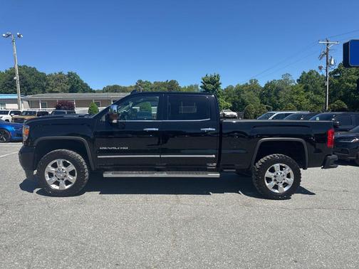 Onyx Black 2019 GMC Sierra 2500 Denali
