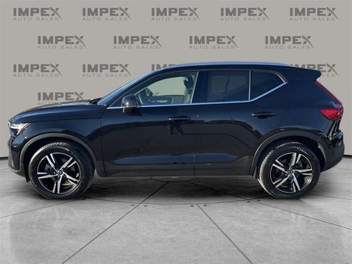 2025 Volvo XC40 B5 Core Bright Theme
