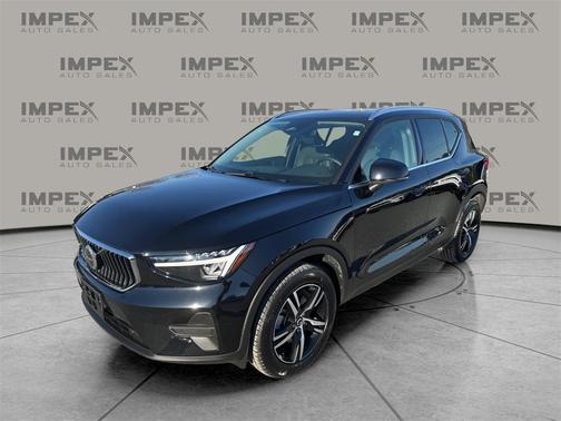2025 Volvo XC40 B5 Core Bright Theme