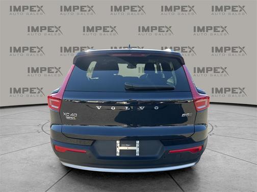 2025 Volvo XC40 B5 Core Bright Theme