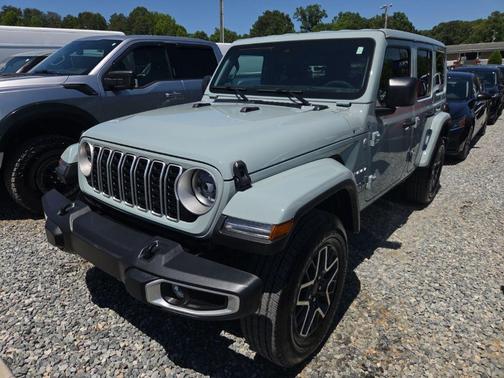Earl Clearcoat 2024 Jeep Wrangler 4-Door Sahara 4x4