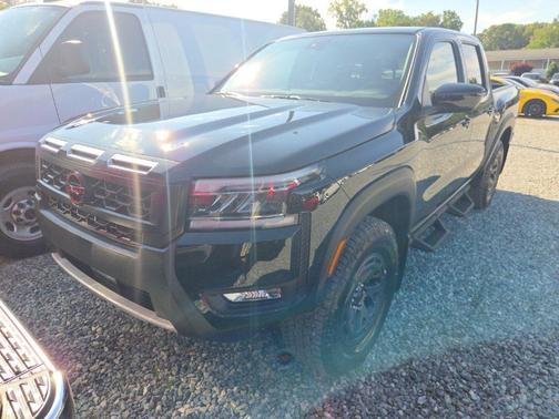 Super Black 2025 Nissan Frontier PRO-4X