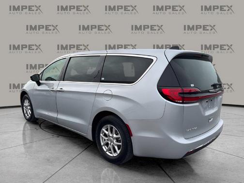 Silver Mist Clearcoat 2024 Chrysler Pacifica Touring L
