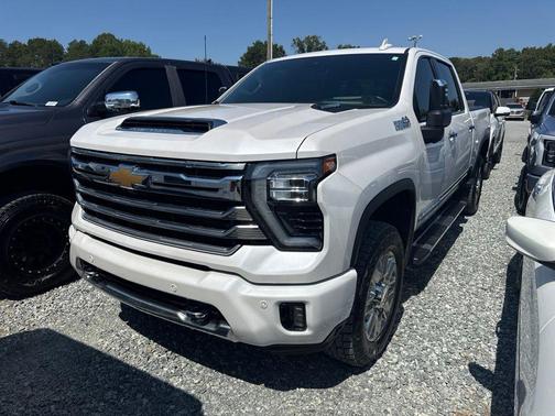 Iridescent Pearl Tricoat 2025 Chevrolet Silverado 2500 High Country