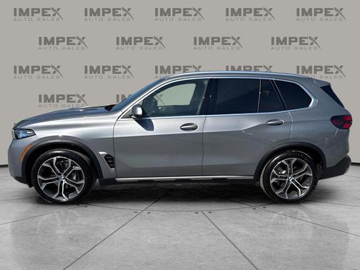 Skyscraper Grey Metallic 2026 BMW X5 xDrive40i