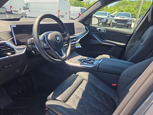 Skyscraper Grey Metallic 2026 BMW X5 xDrive40i