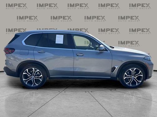 Skyscraper Grey Metallic 2026 BMW X5 xDrive40i