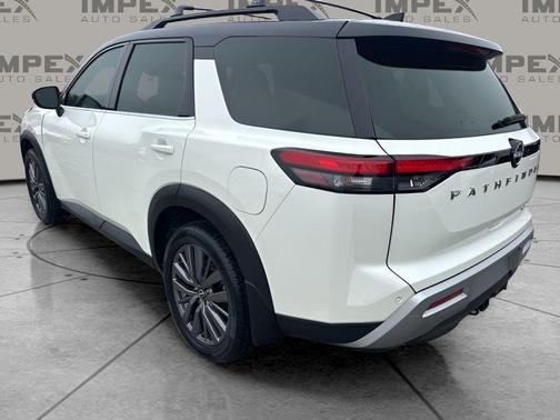 2023 Nissan Pathfinder SL 4WD