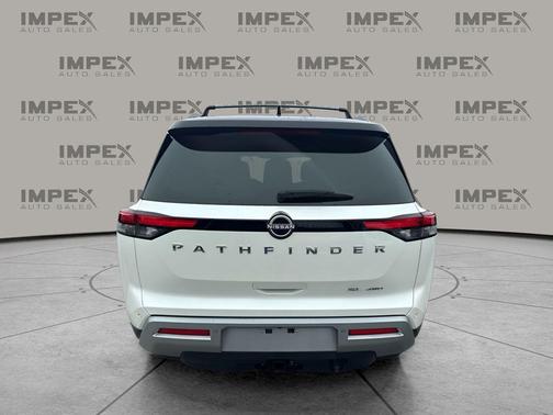2023 Nissan Pathfinder SL 4WD