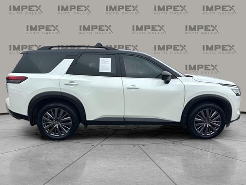 2023 Nissan Pathfinder SL 4WD