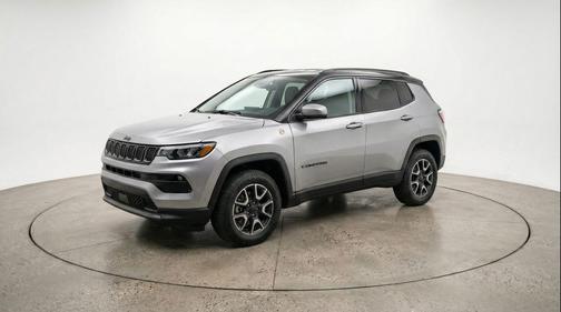 Silver Zynith Metallic Clearcoat 2025 Jeep Compass Trailhawk