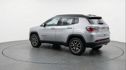 Silver Zynith Metallic Clearcoat 2025 Jeep Compass Trailhawk