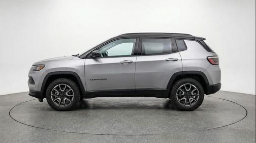Silver Zynith Metallic Clearcoat 2025 Jeep Compass Trailhawk