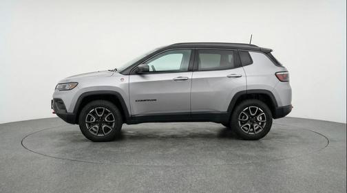 Silver Zynith Metallic Clearcoat 2025 Jeep Compass Trailhawk