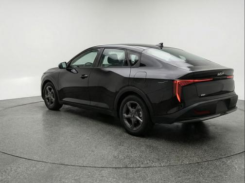 Aurora Black Pearl 2025 Kia K4 LXS