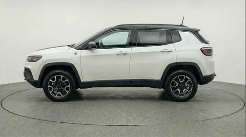 Bright White Clearcoat 2025 Jeep Compass Trailhawk