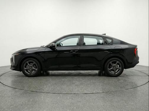 Aurora Black Pearl 2025 Kia K4 LXS